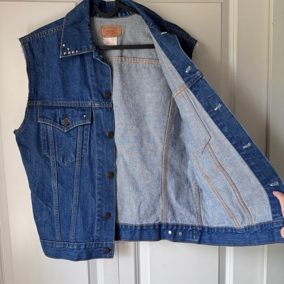 Union Made | Vintage Levi’s Studded Trucker Vest | Made in Canada - Picture 10 of 14